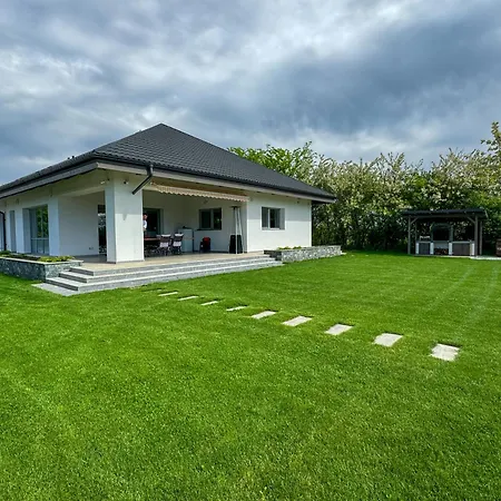 Lahuzur - Casa De Vacanta - Therme Balotesti & Aeroport Otopeni Săftica Exterior photo